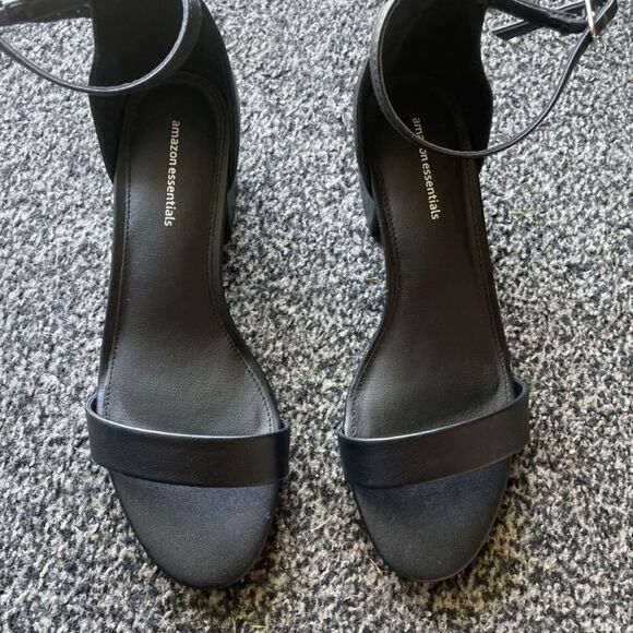 NEW Size 8 Strap‎ Sandals - Picture 8 of 12